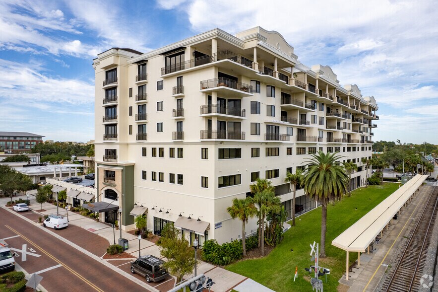 111 E Monument Ave, Kissimmee, FL à louer - Photo principale - Image 1 de 19