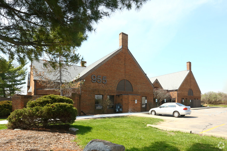 905 W Eisenhower Cir, Ann Arbor, MI for lease - Building Photo - Image 2 of 15