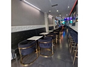 Retail in Barcelona, Barcelona for lease Interior Photo- Image 2 of 3