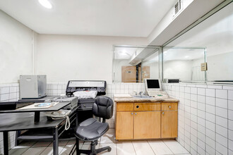 6358-6360 Van Nuys Blvd, Van Nuys, CA for lease Interior Photo- Image 2 of 5