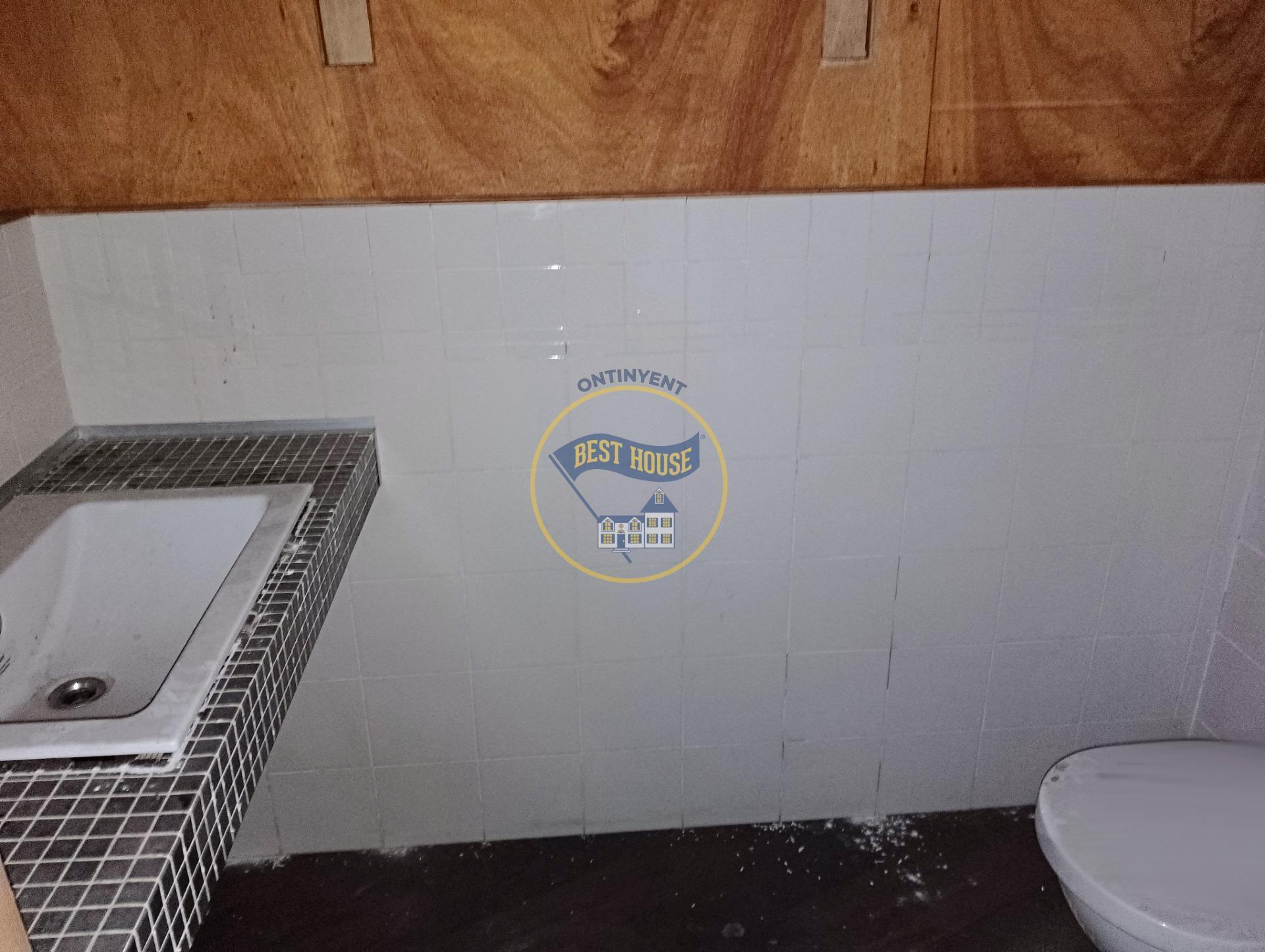 Commerce de détail dans Ontinyent, Valencia à louer Photo du bâtiment- Image 1 de 18