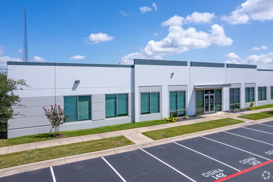 11200 Lakeline Blvd, Austin, TX for lease - Building Photo - Image 2 of 8