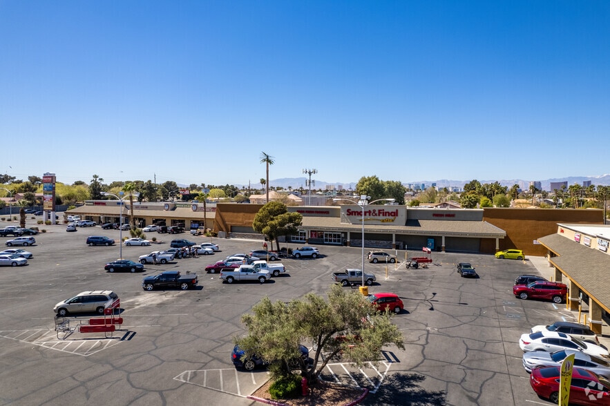 3728-3750 E Flamingo Rd, Las Vegas, NV for sale - Building Photo - Image 3 of 4