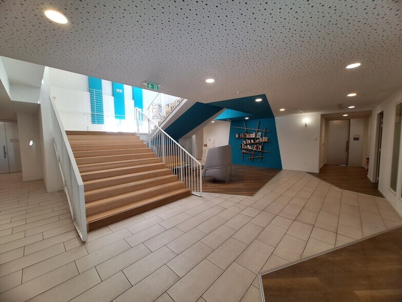 Bureau dans Pessac à louer - Photo du bâtiment - Image 2 de 17