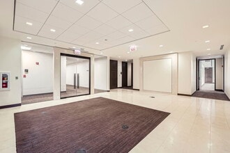 1033 Skokie Blvd, Northbrook, IL for lease Interior Photo- Image 2 of 3