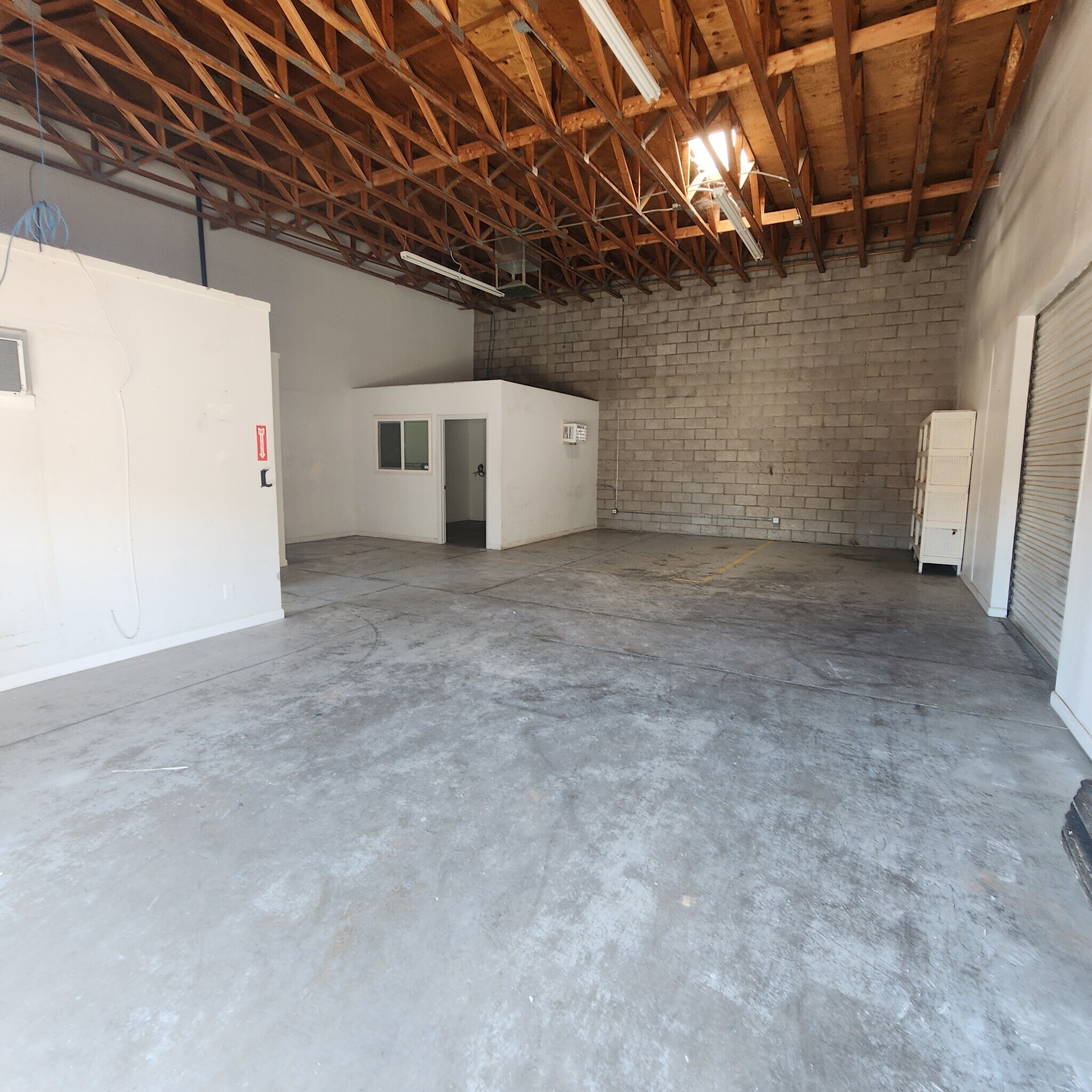 2816 E Jones Ave, Phoenix, AZ for lease Interior Photo- Image 1 of 4