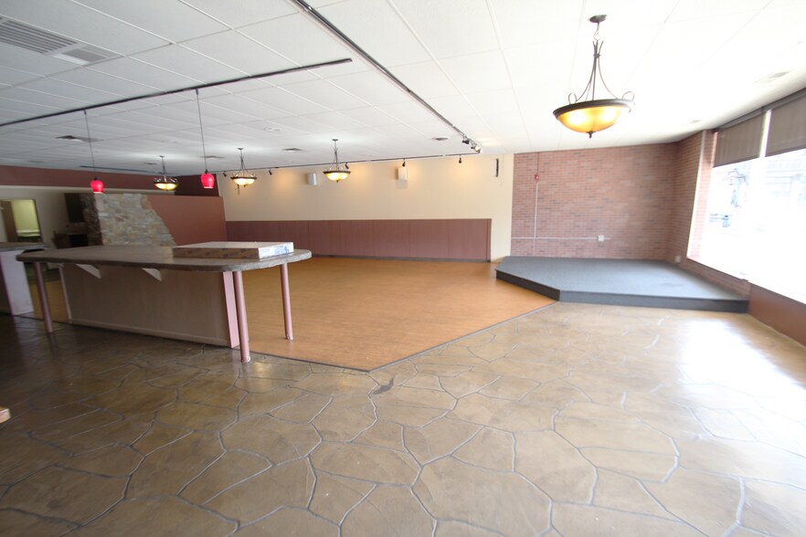 6993-7011 Mill Rd, Brecksville, OH à louer - Photo du bâtiment - Image 2 de 9
