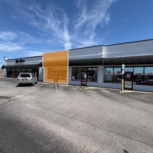 1036-1050 N Pleasantburg Dr, Greenville, SC for lease Building Photo- Image 1 of 2