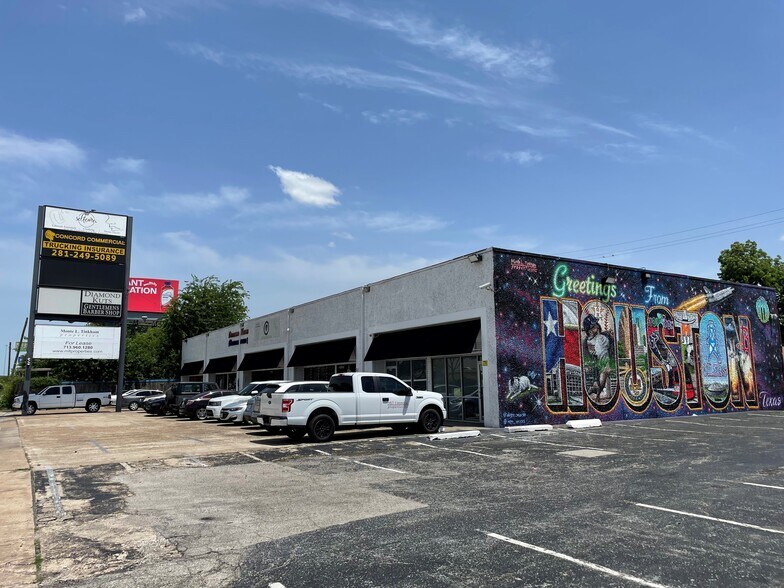 1306-1320 N Loop Fwy, Houston, TX for lease - Building Photo - Image 1 of 3