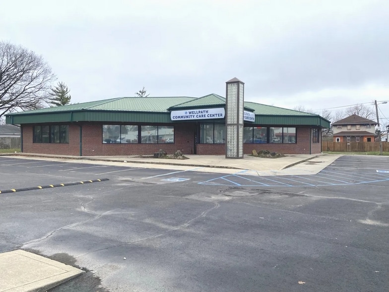 5071 E 10th St, Indianapolis, IN for lease - Building Photo - Image 1 of 5