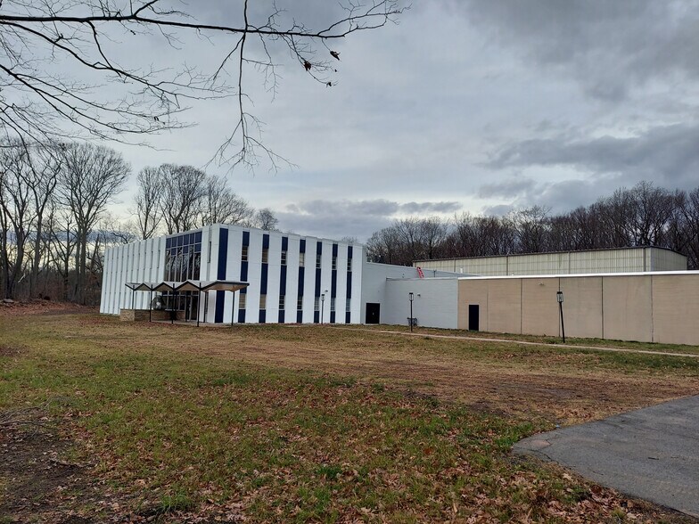 885 Wells Rd, Wethersfield, CT à vendre - Photo du bâtiment - Image 2 de 6