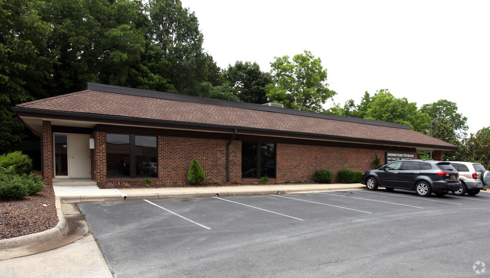 375 Sunset Ave, Asheboro, NC for sale - Building Photo - Image 1 of 1