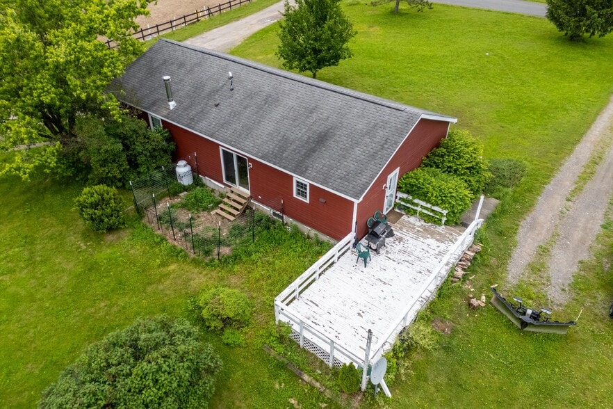 243 Jones Rd, West Winfield, NY à vendre - Photo du bâtiment - Image 3 de 33
