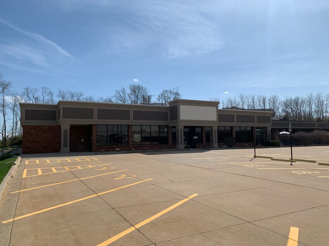 3201-3301 Armar Dr, Marion, IA for lease Primary Photo- Image 1 of 24