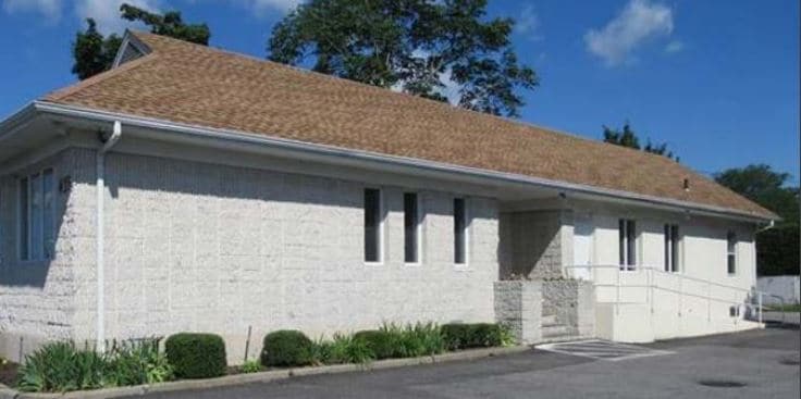 435 Montauk Hwy, West Islip, NY for sale - Primary Photo - Image 1 of 1