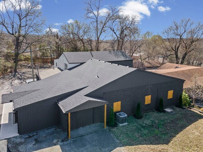 Plus de détails pour 2015 NW 50th St, Northmoor, MO - Spécialité à vendre