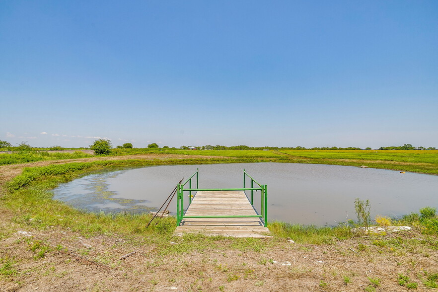 1041 County Road 310A, Cleburne, TX à vendre - Photo du bâtiment - Image 2 de 31