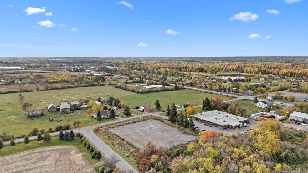 2167 McGee Rd, Ottawa, ON à vendre - Photo du bâtiment - Image 2 de 3