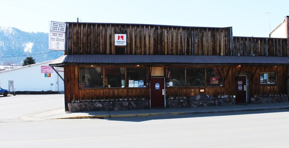 105 N Main St, Halfway, OR à vendre - Photo du bâtiment - Image 3 de 38