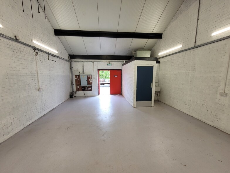 106 Barloch St, Glasgow for lease - Building Photo - Image 2 of 3