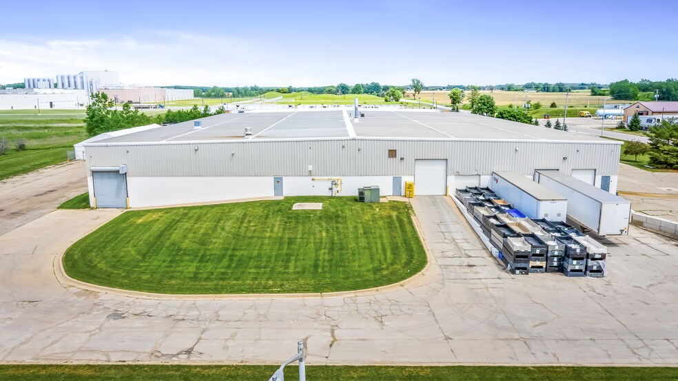 205 E Walker Rd, Saint Johns, MI à vendre - Photo du bâtiment - Image 2 de 18