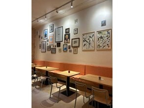 Retail in Barcelona, Barcelona for lease Interior Photo- Image 2 of 3