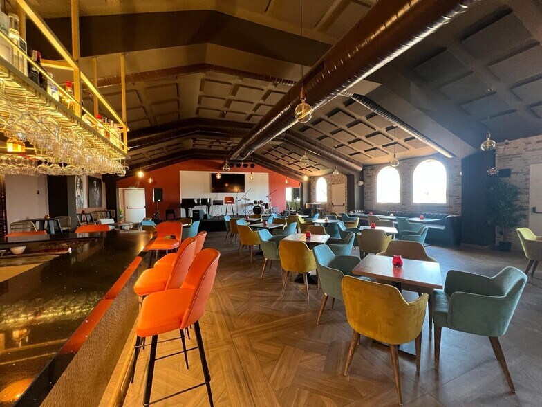 Commerce de détail dans Estepona à vendre - Photo du bâtiment - Image 1 de 18