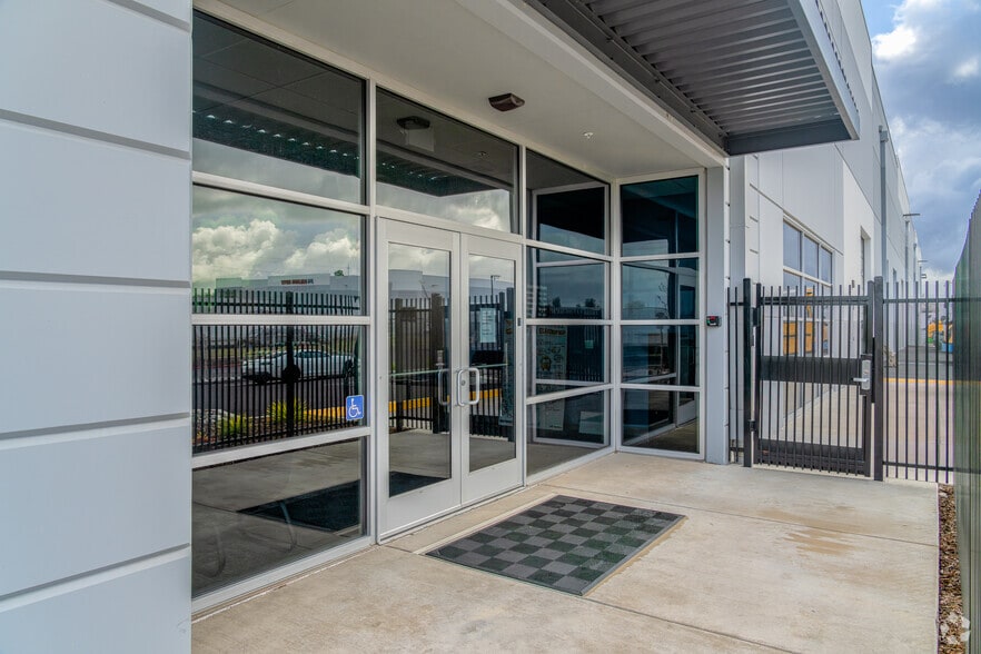 4450 Raley Blvd, Sacramento, CA for lease - Building Photo - Image 3 of 4