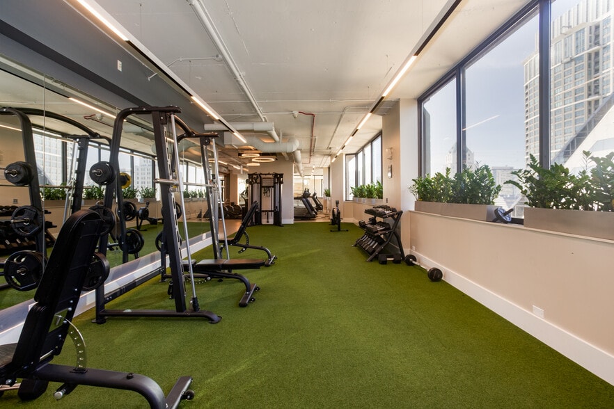 151-155 N Michigan Ave, Chicago, IL for lease - Interior Photo - Image 3 of 4