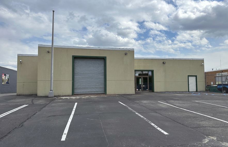 220 Broadhollow Rd, Farmingdale, NY à vendre - Photo du bâtiment - Image 2 de 11