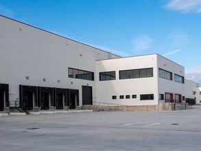 Calle Serafín Holgado, 2, San Fernando de Henares, Madrid à louer Photo du bâtiment- Image 2 de 7