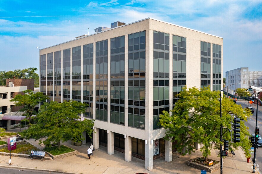 5600 W Addison St, Chicago, IL à louer - Photo du bâtiment - Image 1 de 5