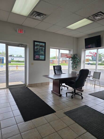 2809 Brookpark Rd, Cleveland, OH for lease - Lobby - Image 2 of 5