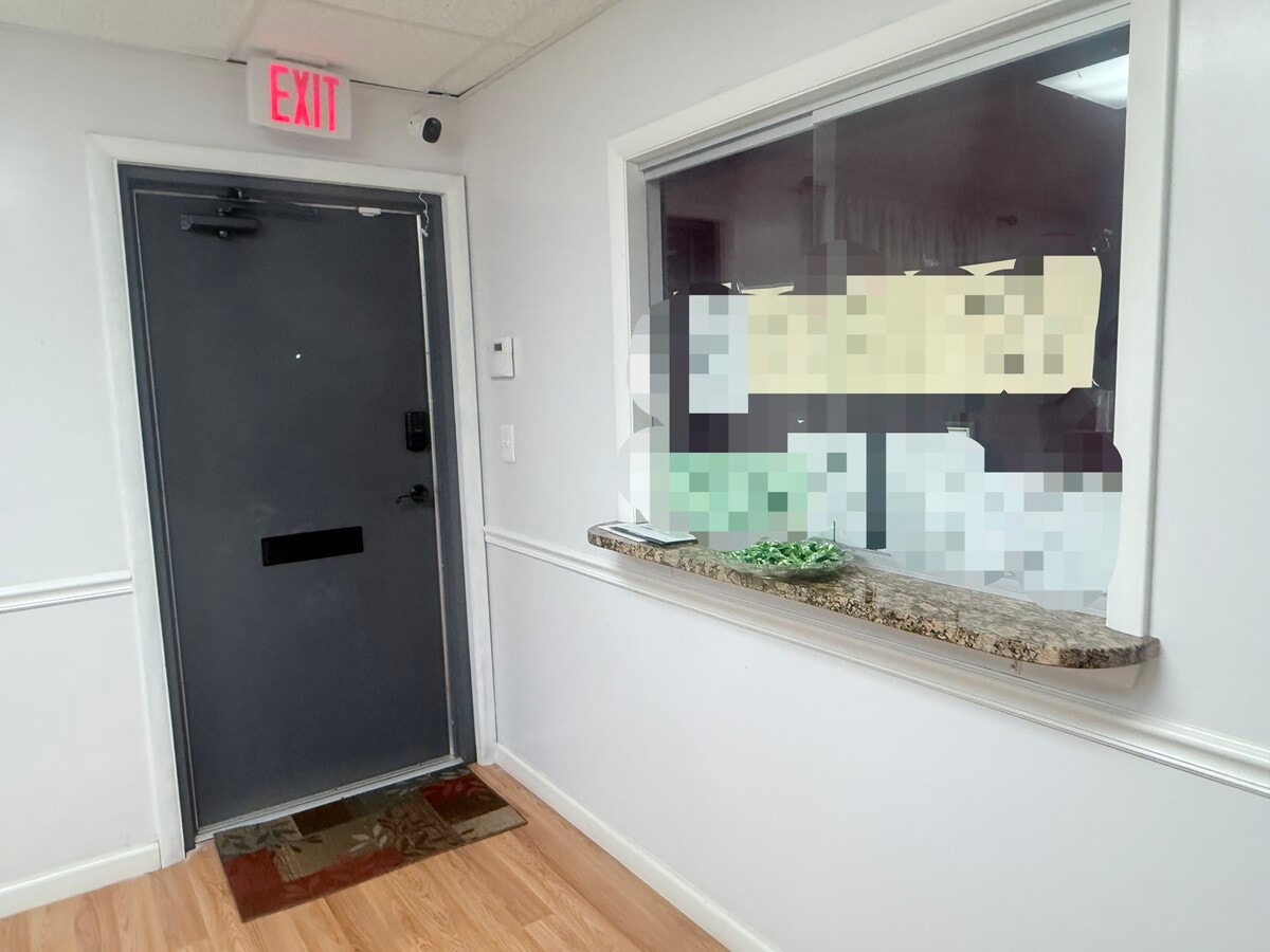106 Elden St, Herndon, VA 20170 - Unité 13 -  - Photo intérieure - Image 1 of 8