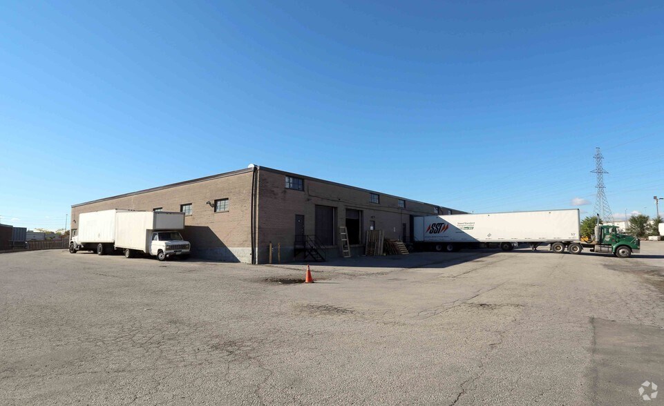 17 Canso Rd, Toronto, ON à louer - Photo du bâtiment - Image 2 de 2