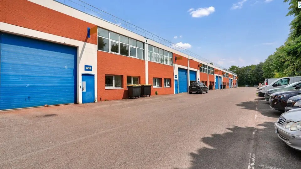 Office in SAINT-OUEN-L'AUMONE for lease - Building Photo - Image 1 of 7