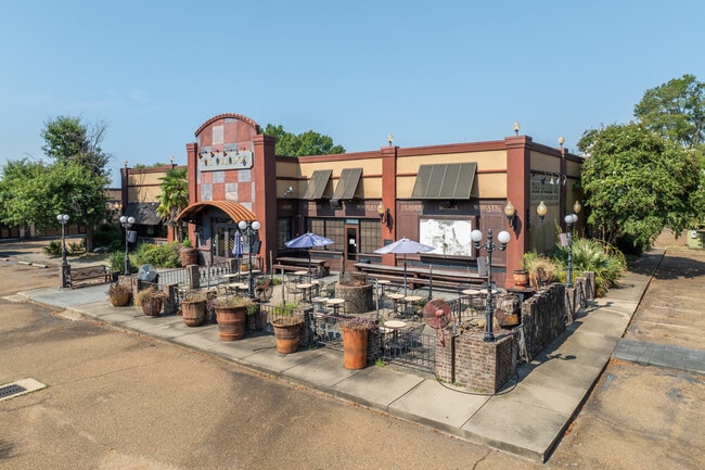 More details for Turnkey Restaurant & Strip Center – Retail for Auction, Jackson, MS
