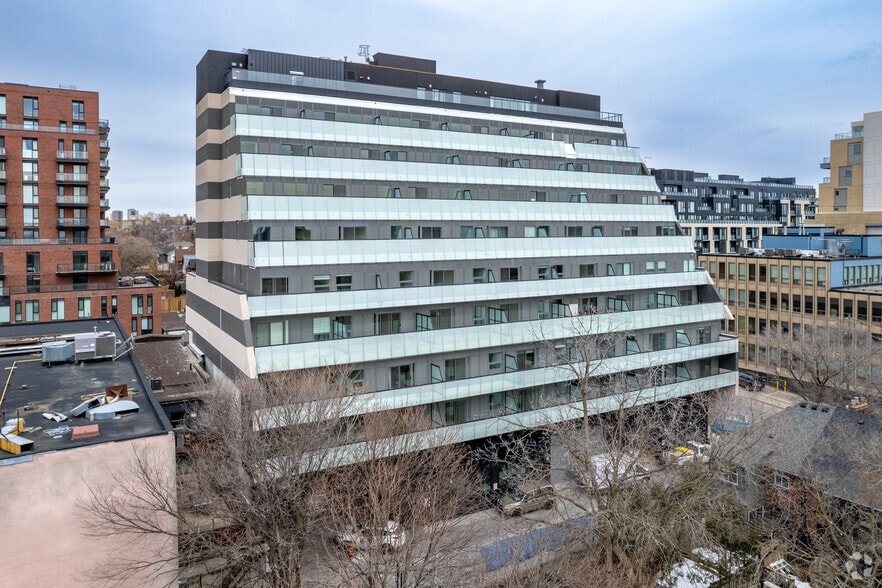 863 St. Clair Ave W, Toronto, ON à louer - Photo du bâtiment - Image 3 de 3