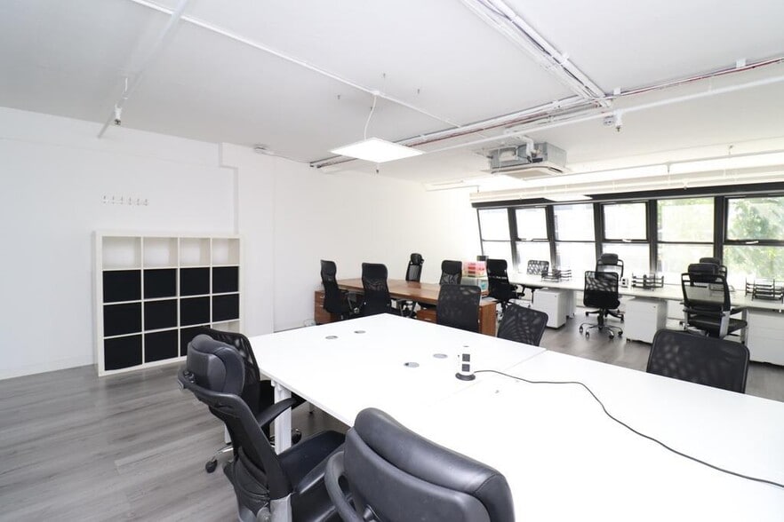 99-101 Commercial Rd, London for sale - Interior Photo - Image 3 of 46