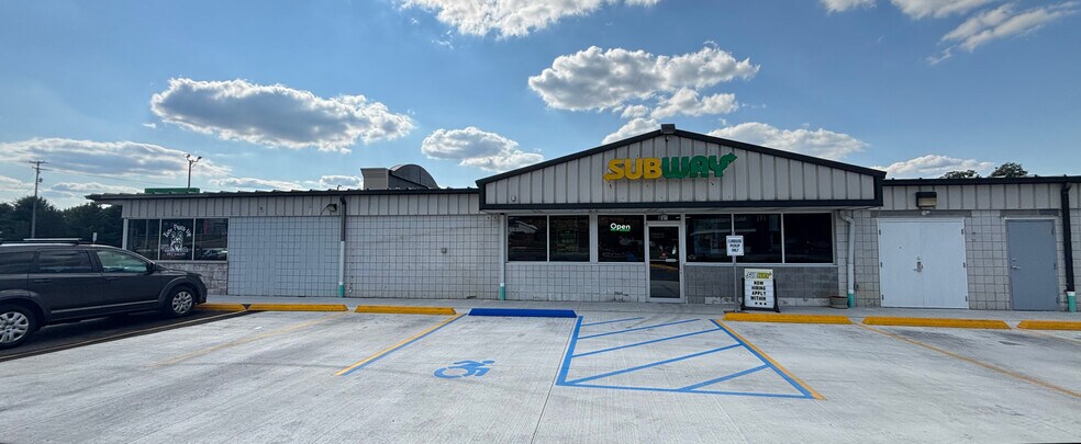 800-836 W Bellevue St, Leslie, MI à louer - Photo du bâtiment - Image 3 de 5