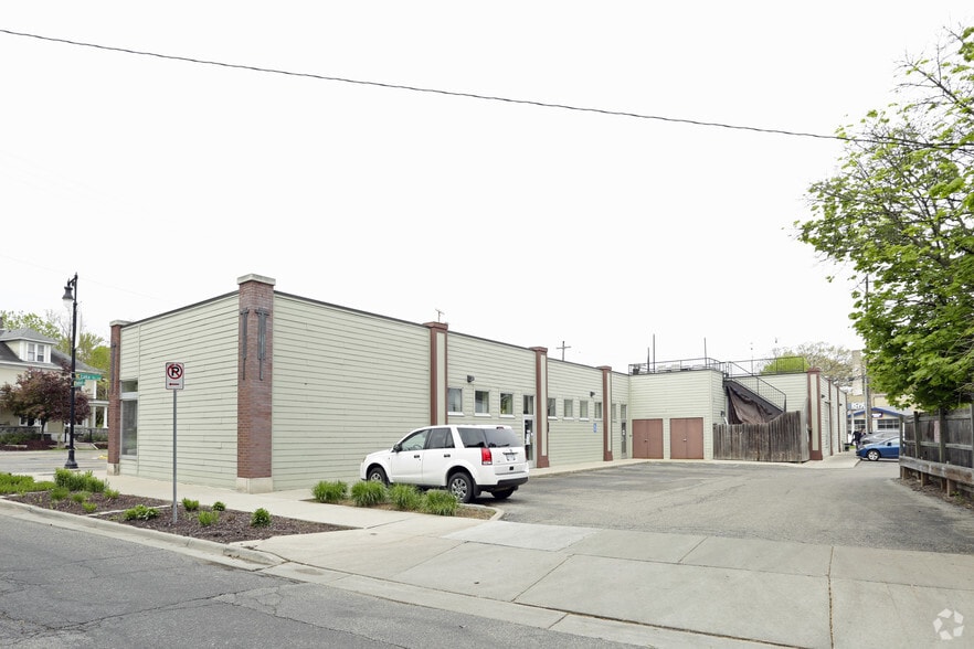 1007 Lake Dr SE, Grand Rapids, MI for sale - Building Photo - Image 2 of 7