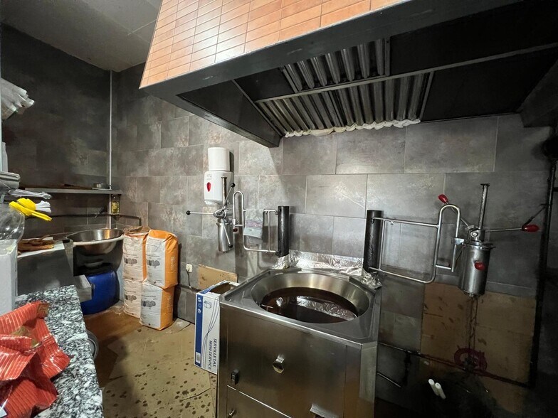 Retail in Cáceres, Cáceres for sale - Building Photo - Image 3 of 12