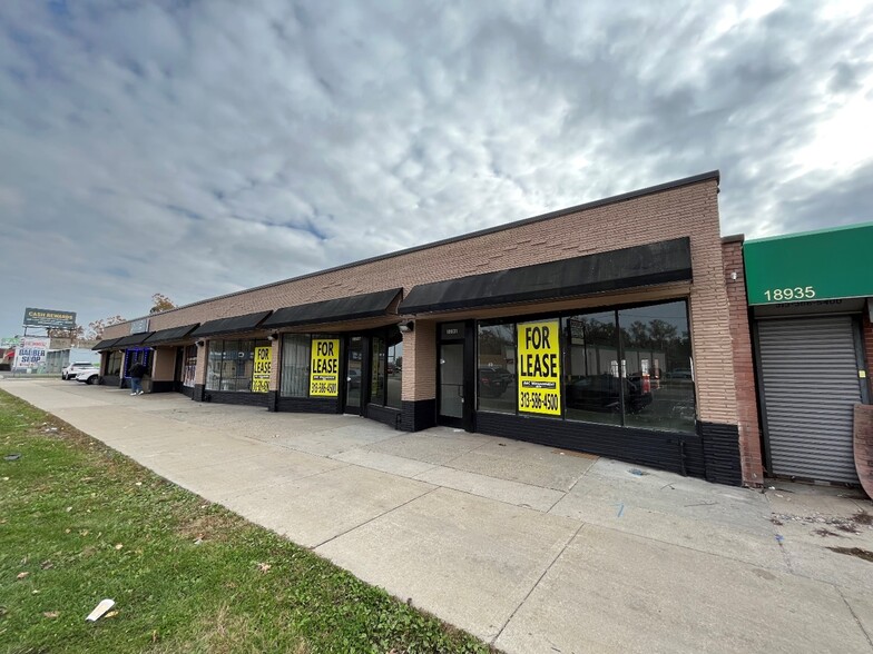 18911-18931 W 7 Mile Rd, Detroit, MI for lease - Building Photo - Image 1 of 14