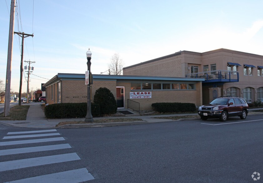 101 W Kansas St, Liberty, MO à vendre - Photo du bâtiment - Image 2 de 11
