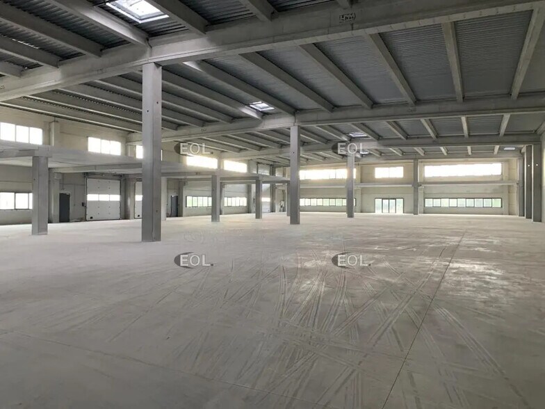 Flex in La Ciotat for lease - Interior Photo - Image 2 of 8