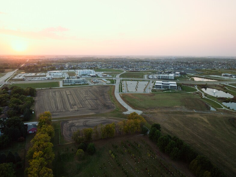 SE Esker Ridge, Waukee, IA for sale - Building Photo - Image 1 of 4