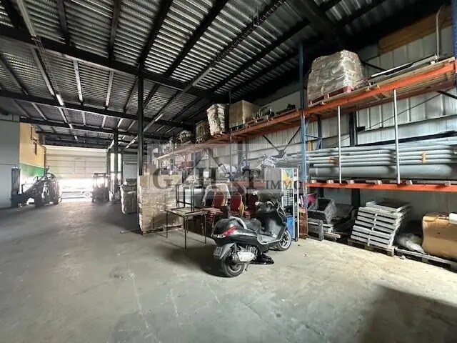 Industrial in Bondoufle for lease - Interior Photo - Image 2 of 5