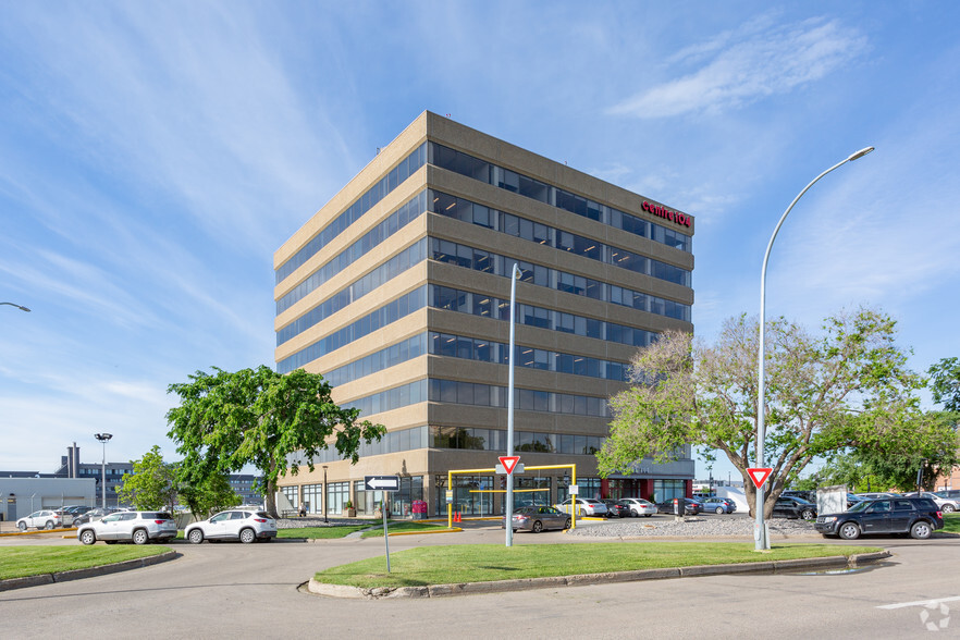 5241 Calgary Trl NW, Edmonton, AB à vendre - Photo du bâtiment - Image 1 de 1