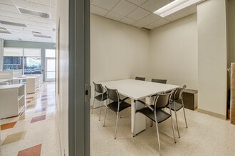 2990 Av Pierre-Péladeau, Laval, QC à louer Photo intérieure- Image 1 de 8