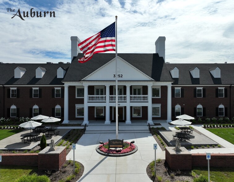 3250-3256 University Dr, Auburn Hills, MI à louer - Photo du bâtiment - Image 1 de 9